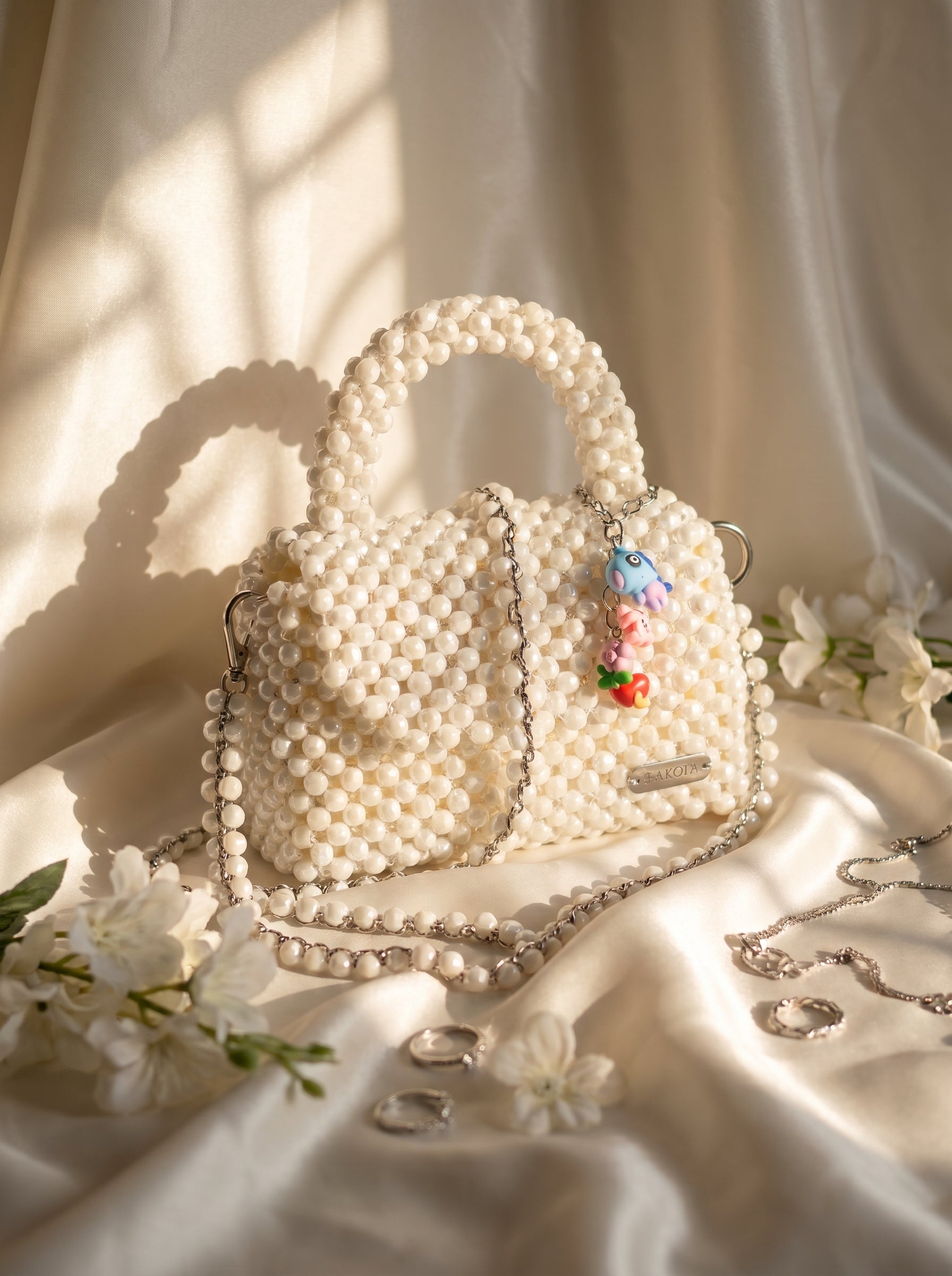 🌸 Ivory Muse Mini – Handmade Pearl Bead Bag